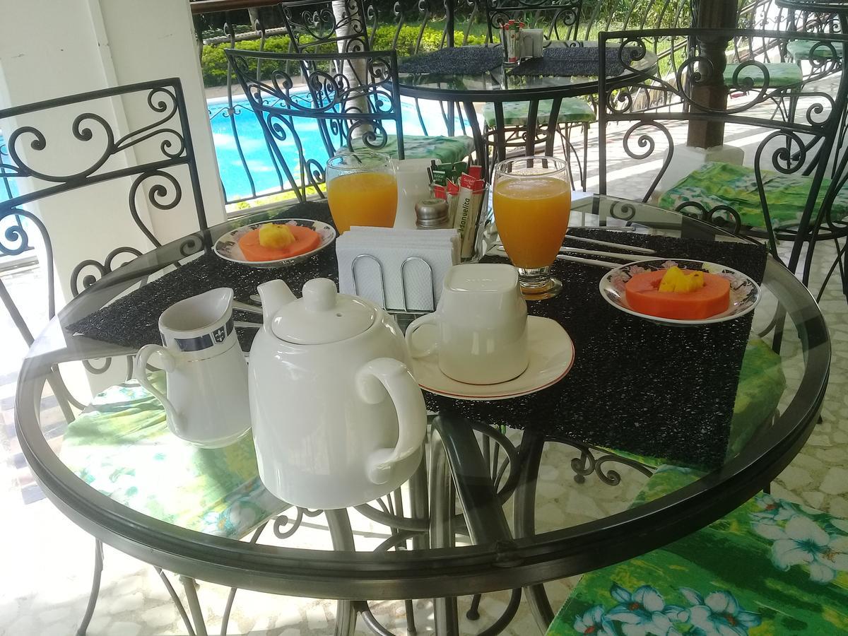 Casa Blanca Hostal *