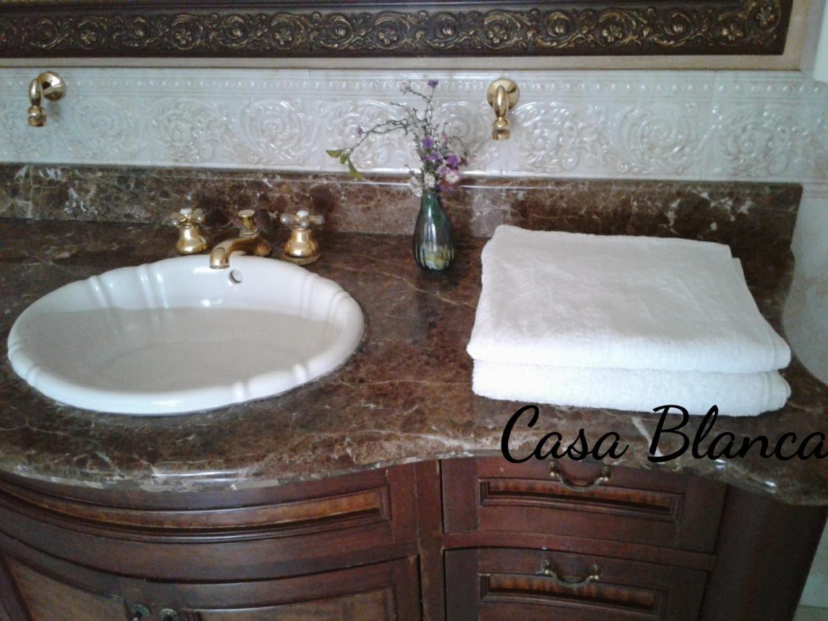 Casa Blanca Hostal *