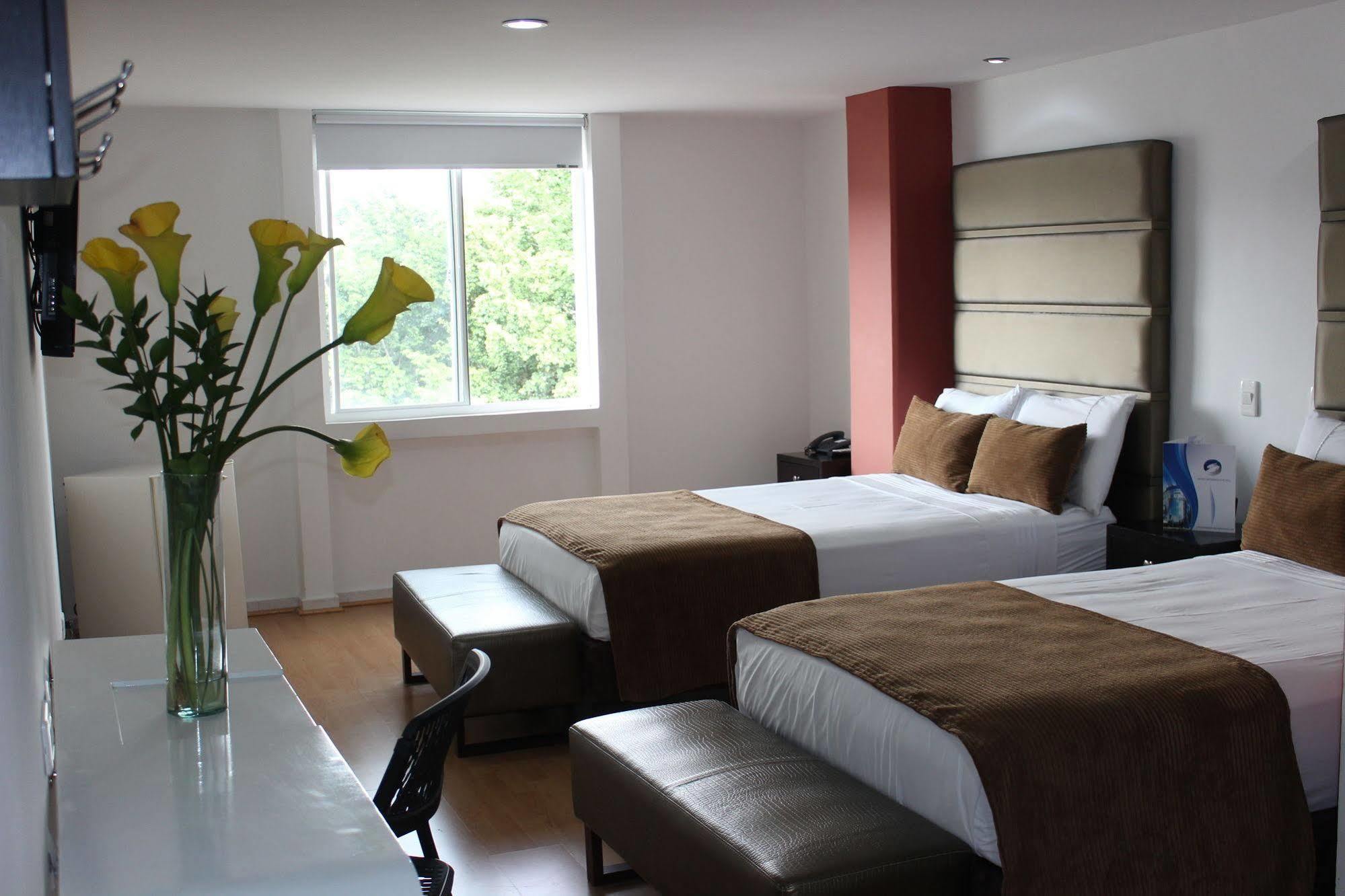 Metropolis Plaza Hotel 3*