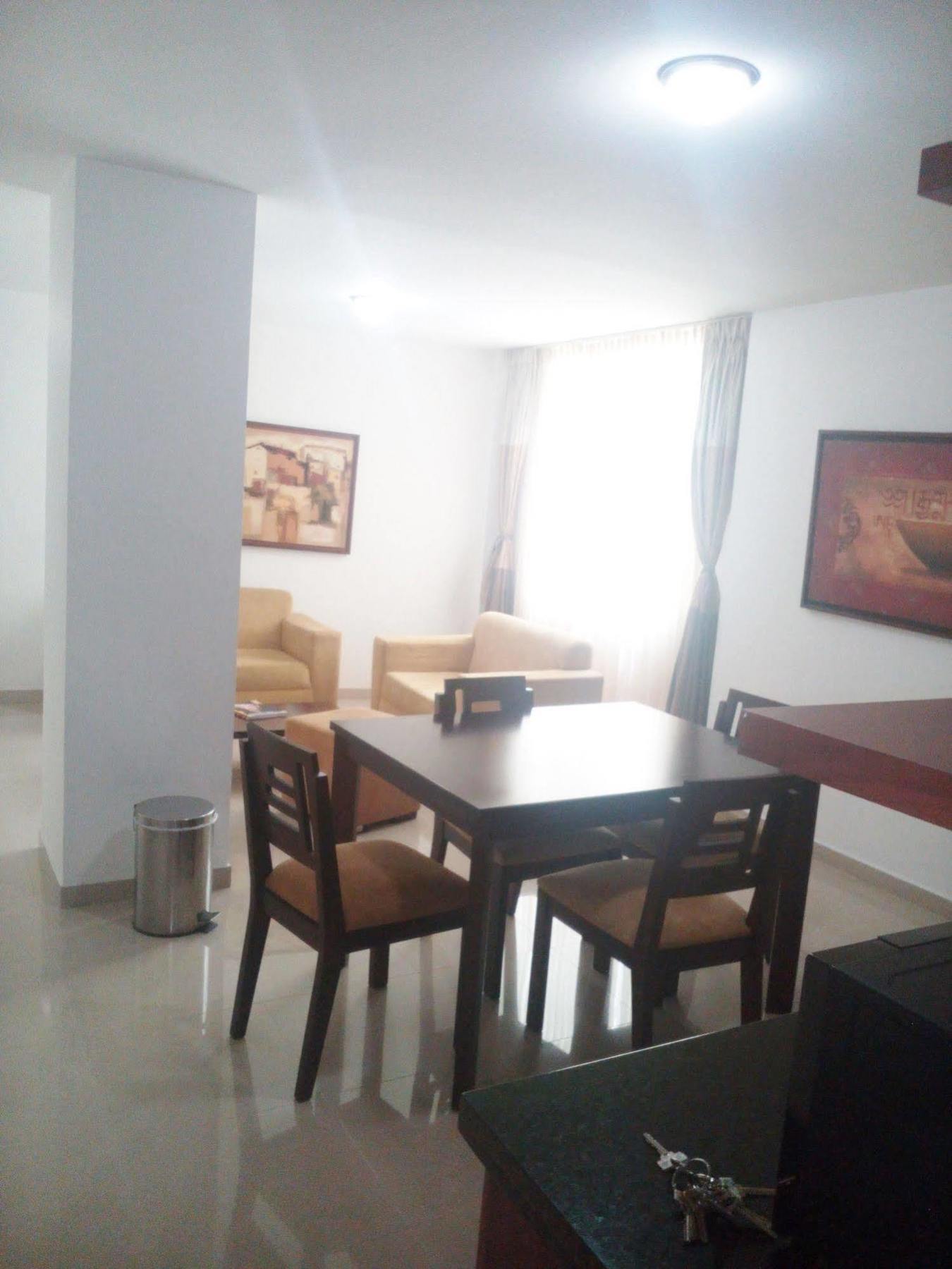 Cuarta Avenida Hotel