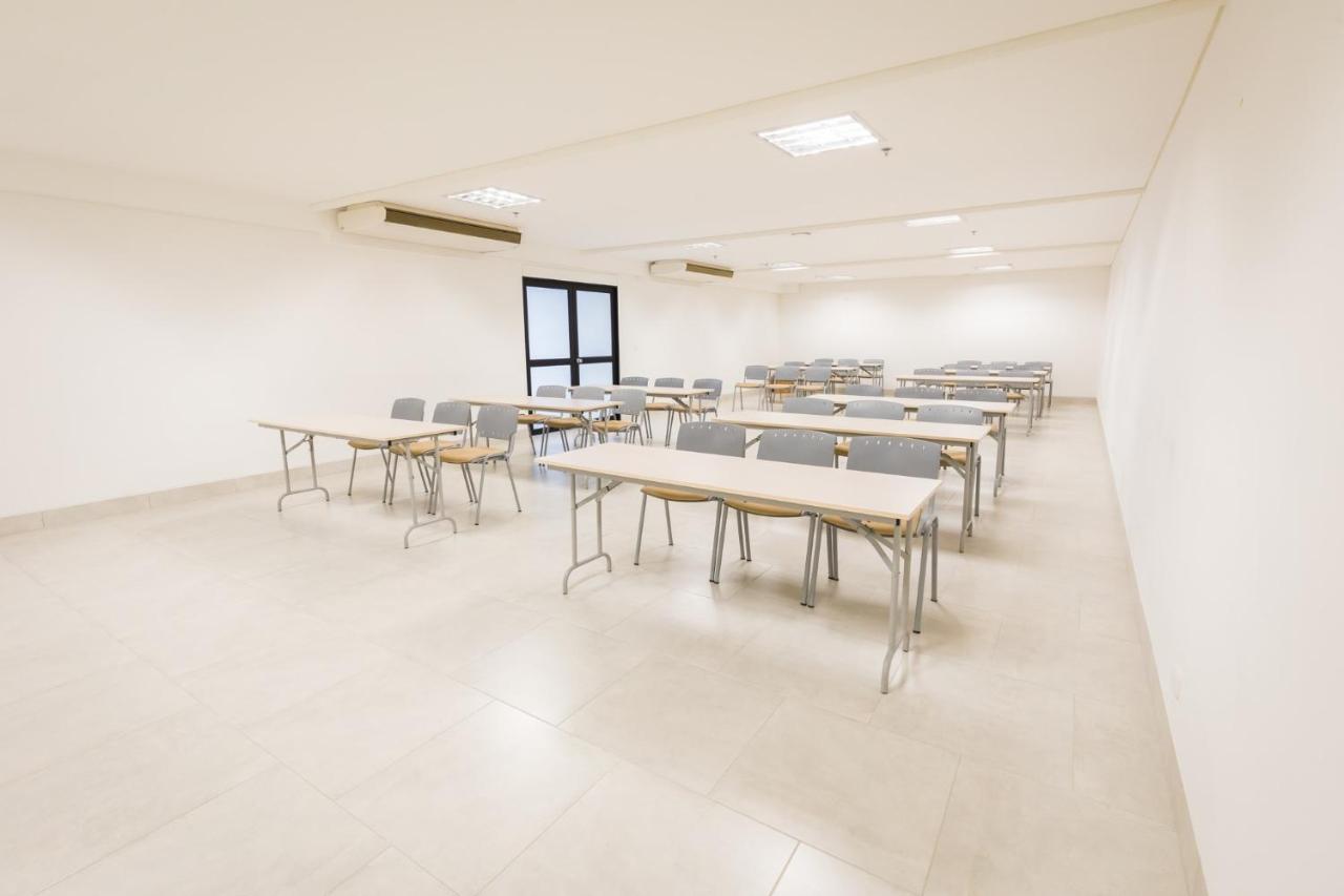 Hilton Garden Ciudad Jardin Hotel 4*