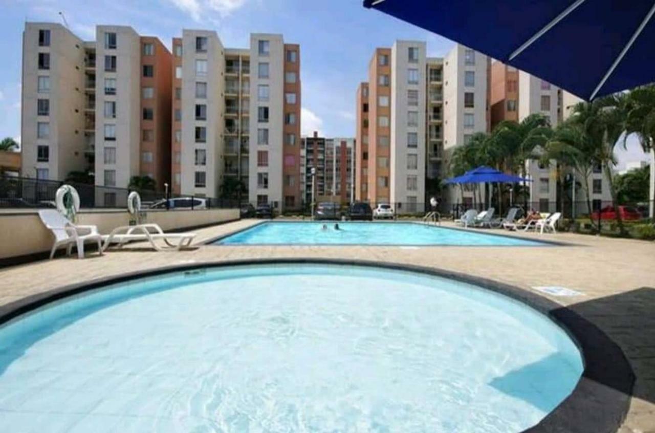 Supercondo! Away From Cali
