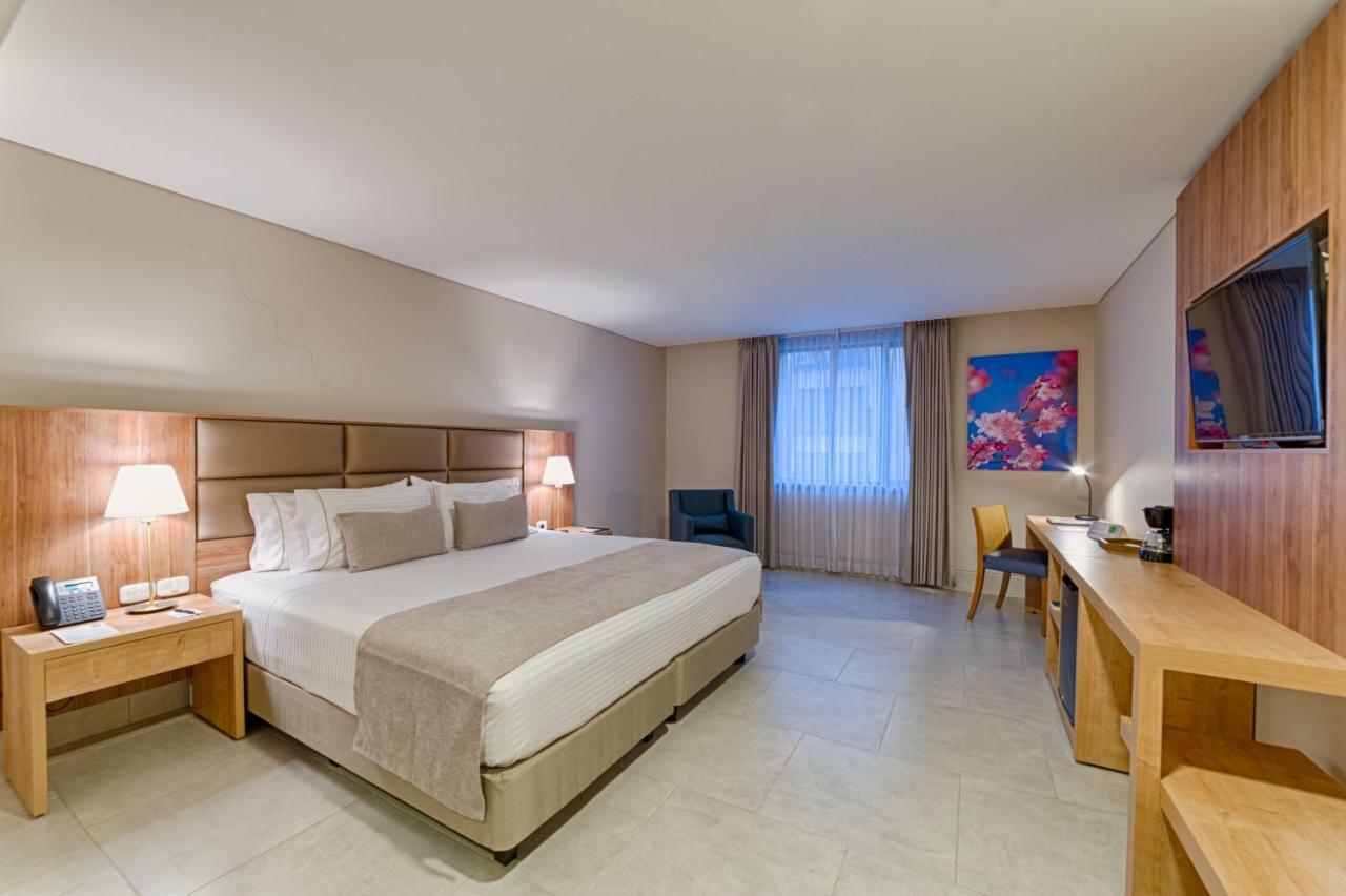 Hilton Garden Ciudad Jardin Hotel 4*
