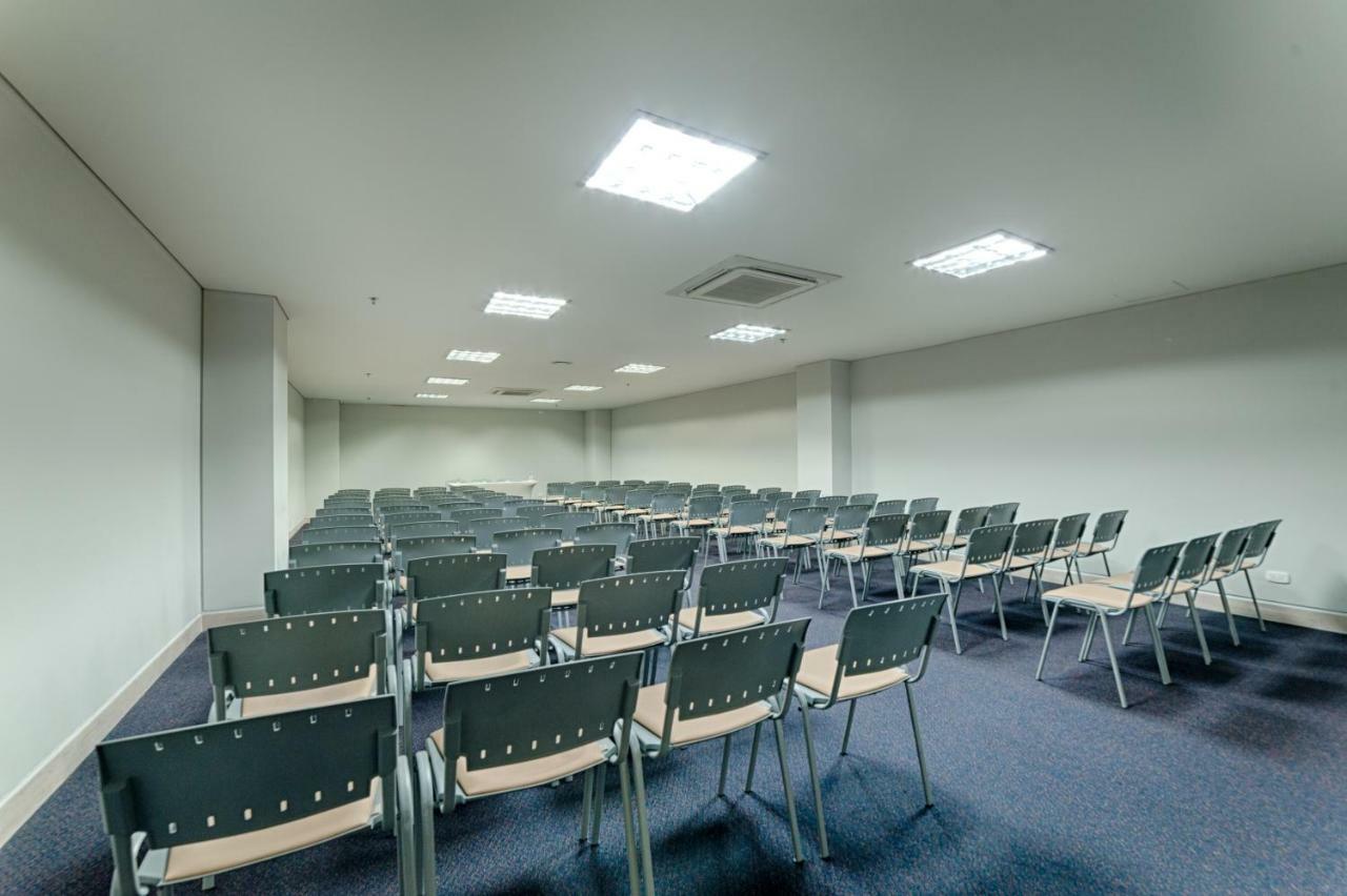 Hilton Garden Ciudad Jardin 4*