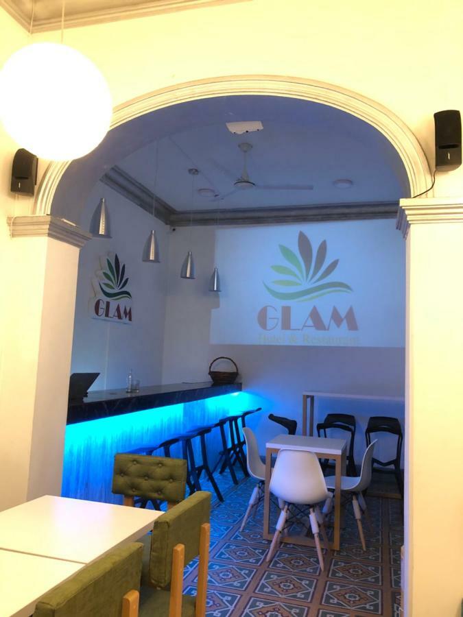 Glam Hotel 2*