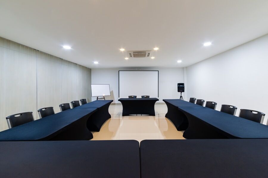 Hilton Garden Ciudad Jardin Hotel 4*