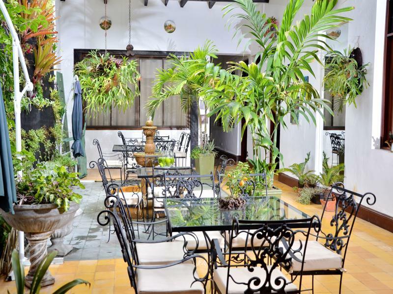 Porton De Granada Hotel