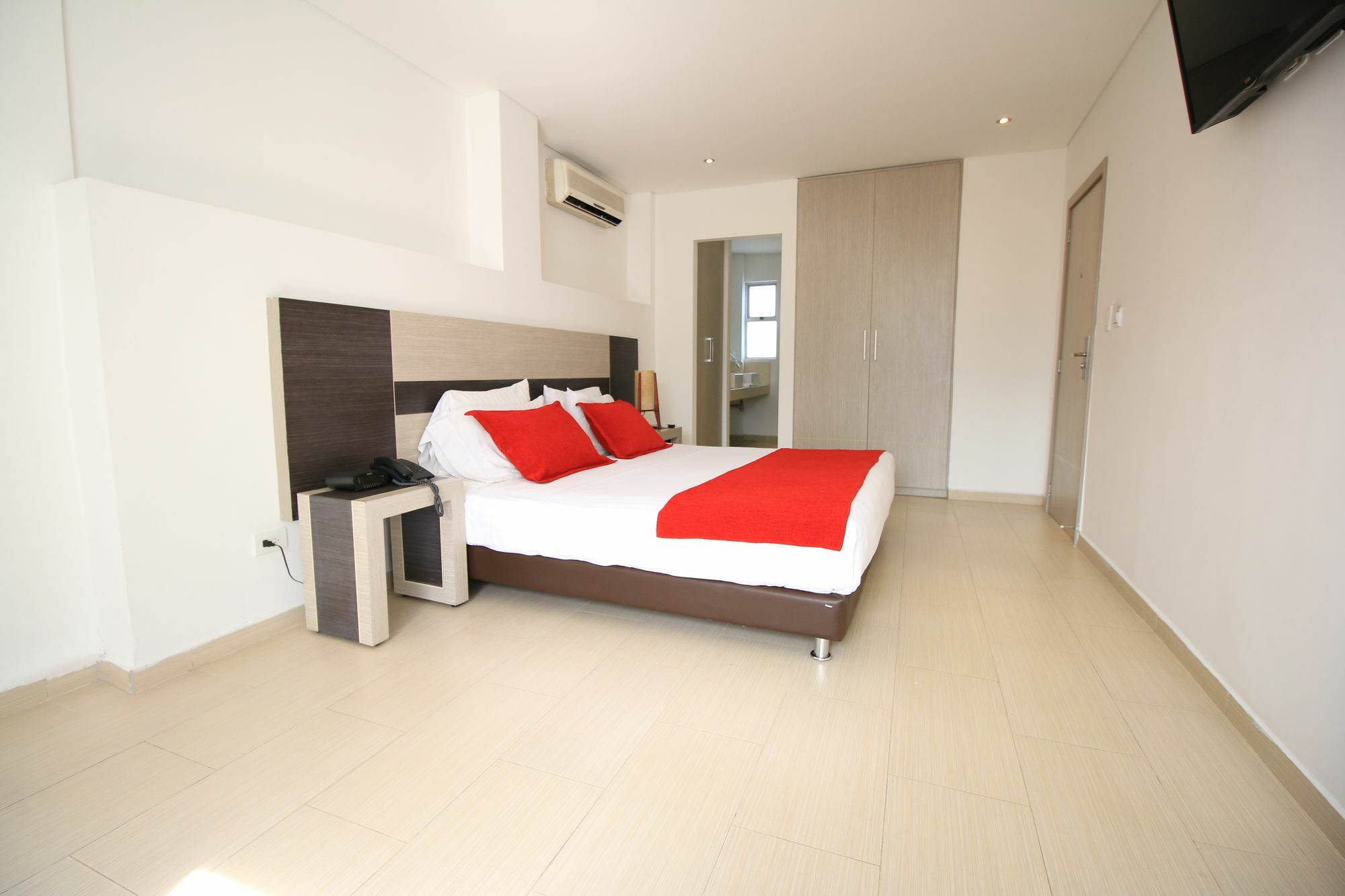 Hotel Toscana Plaza 4*