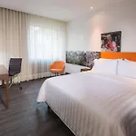 Hampton By Hilton Cali