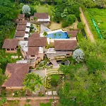 Mansion In Cali For 15 People!