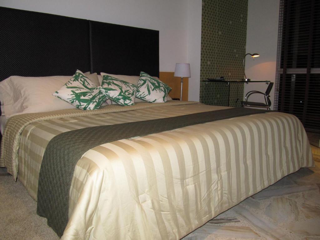 Hotel Ofihotel Versalles 4*