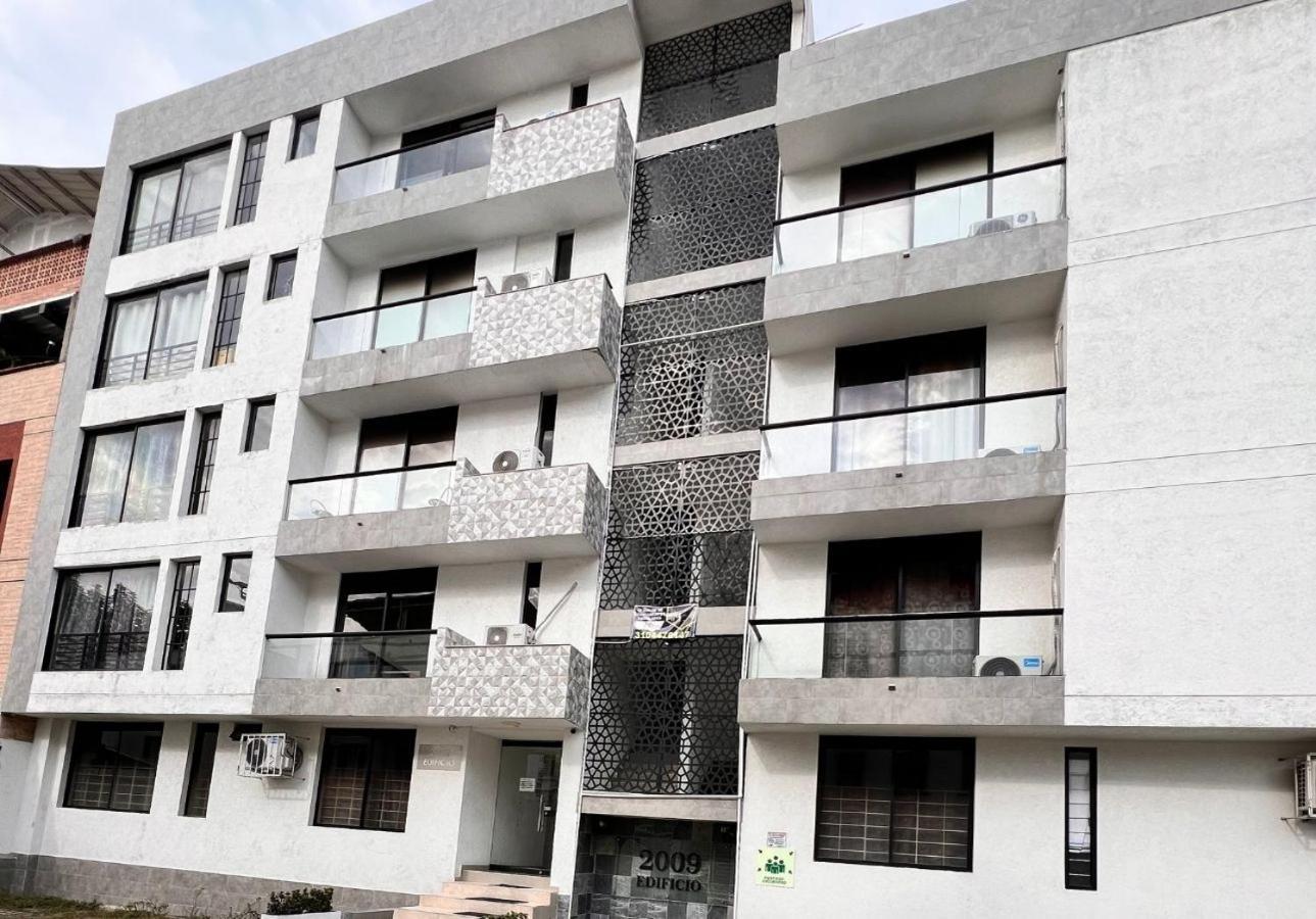 Edificio 2009 Aptos Amoblados