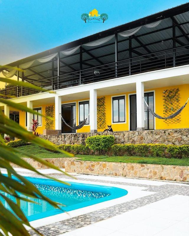 Amarelo Casa Campestre Cap 35 Pers Villa Cali