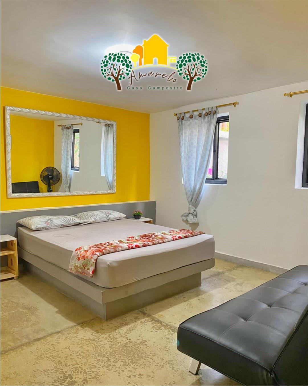 Amarelo Casa Campestre Cap 35 Pers Villa