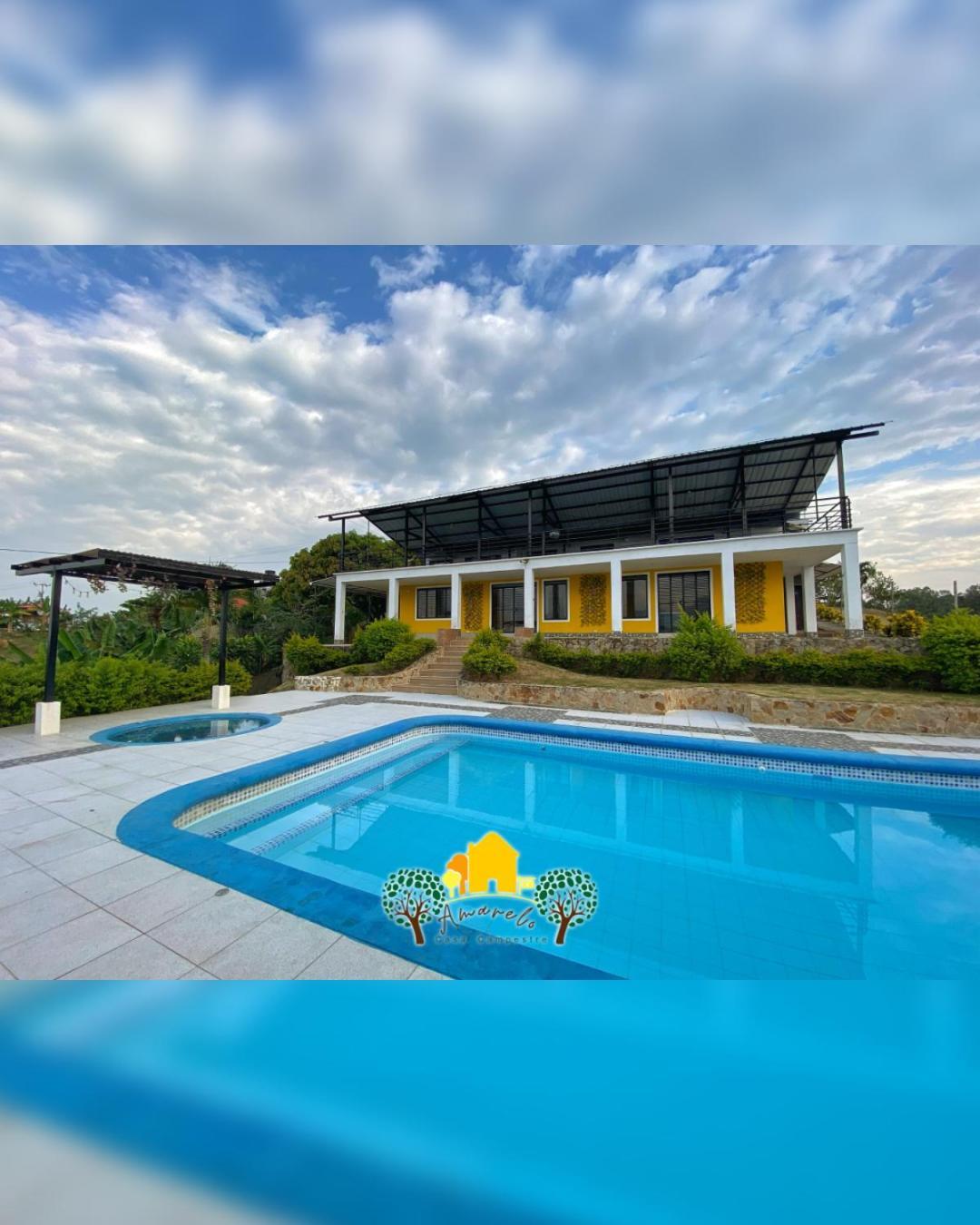 Amarelo Casa Campestre Cap 35 Pers *