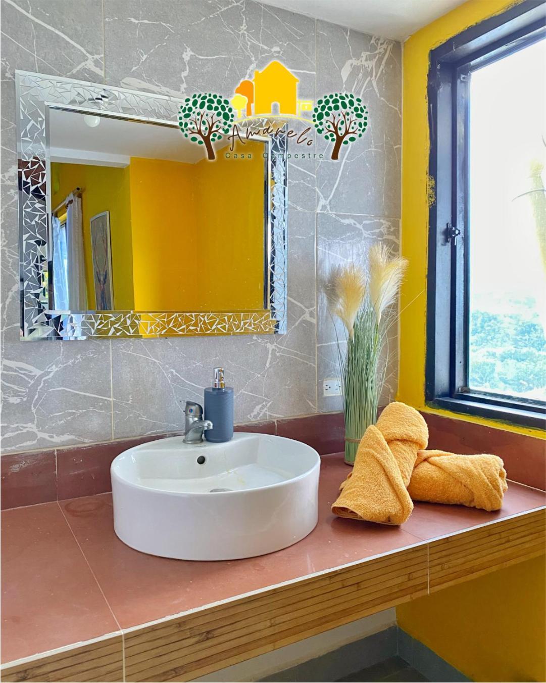 Amarelo Casa Campestre Cap 35 Pers Villa Cali