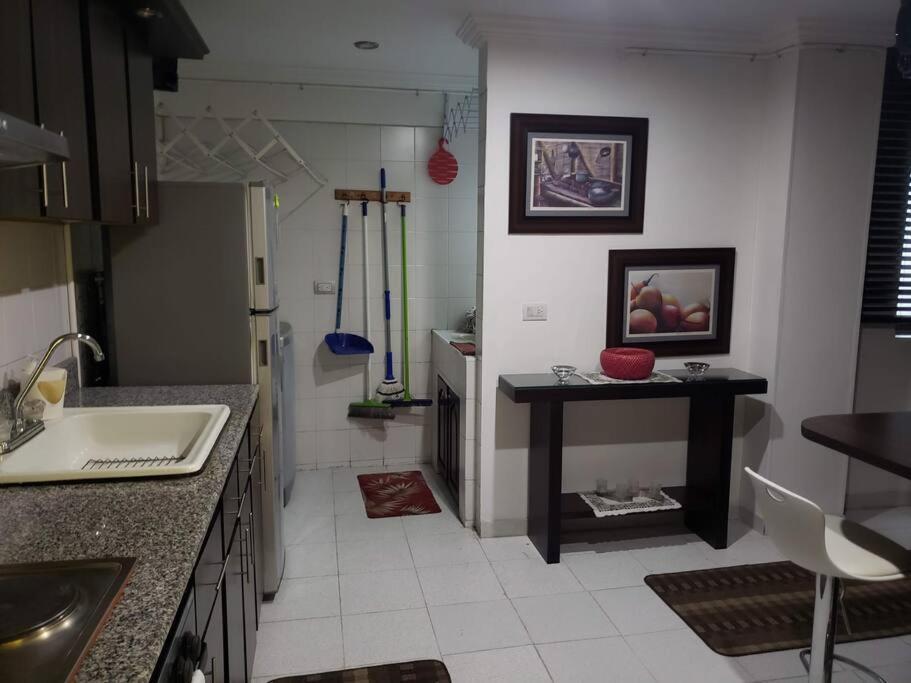 Moderno Al Norte De Apartamento