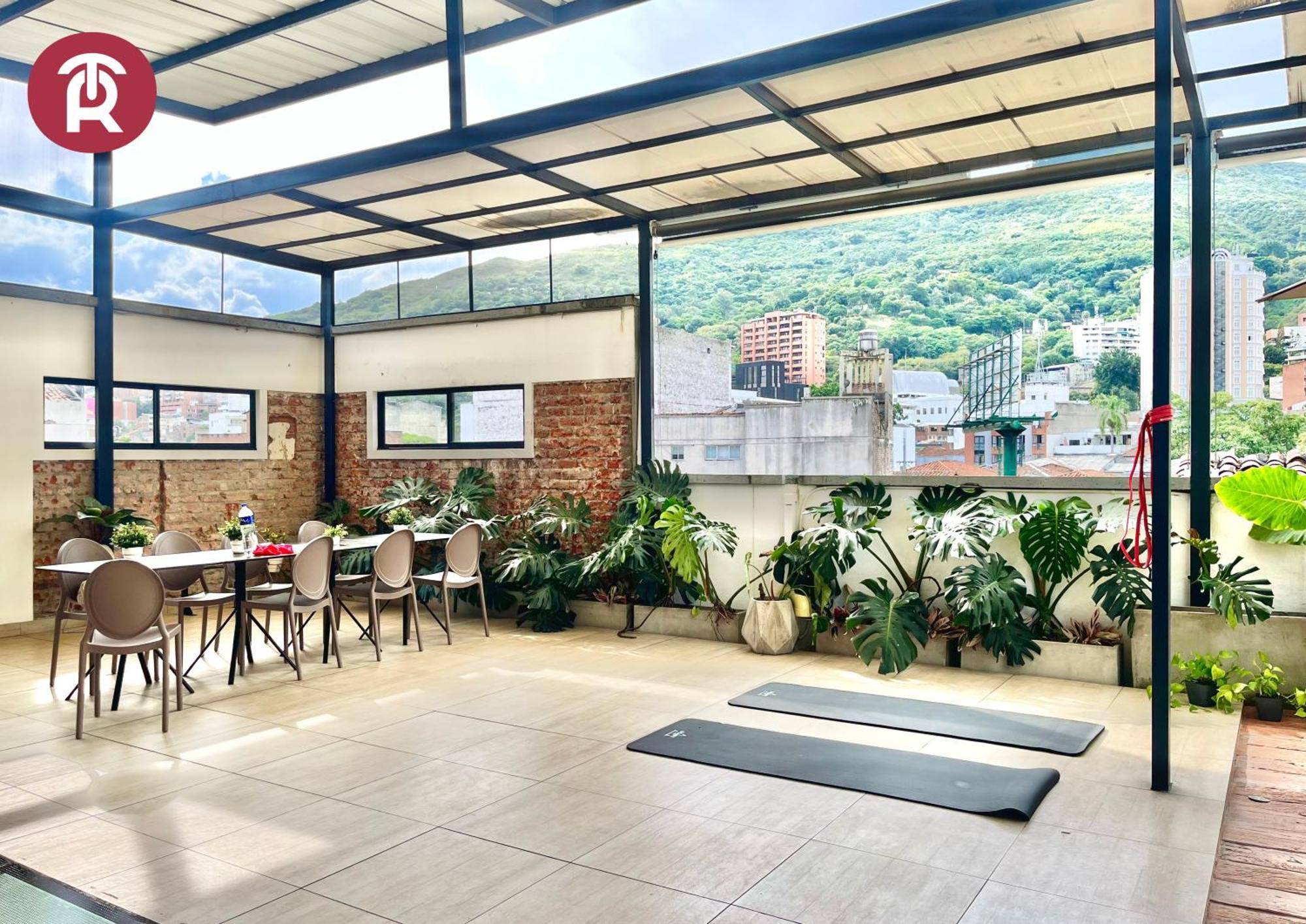 Reset Coworking 3 Bedroom With Rooftop Access Bed and breakfast