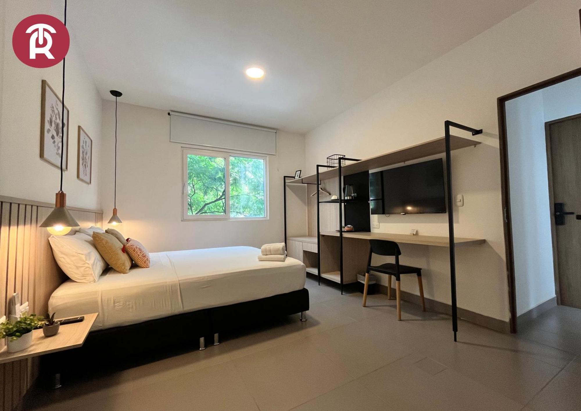 Reset Coworking 3 Bedroom With Rooftop Access Bed and breakfast Cali