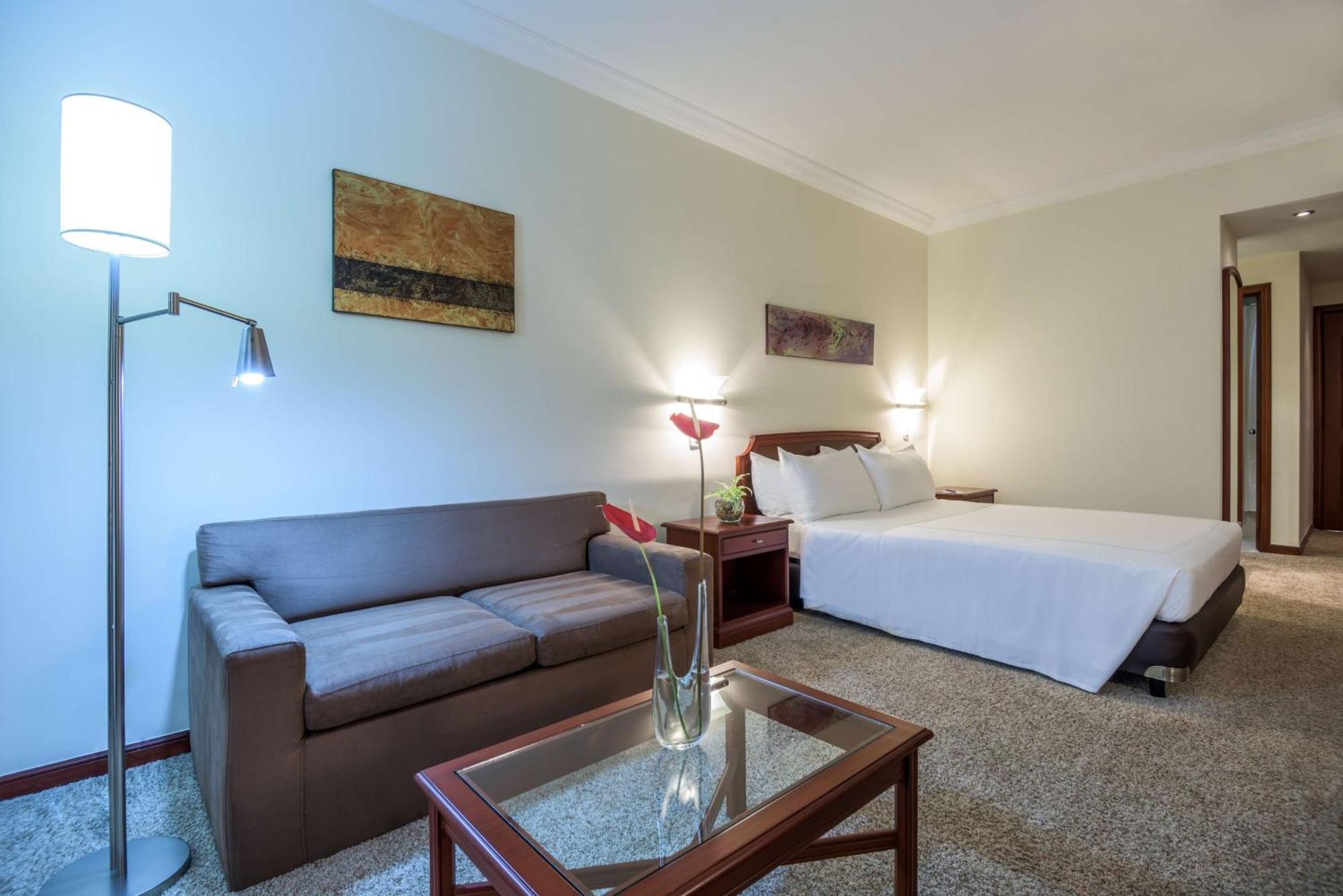 Hotel Nh Royal