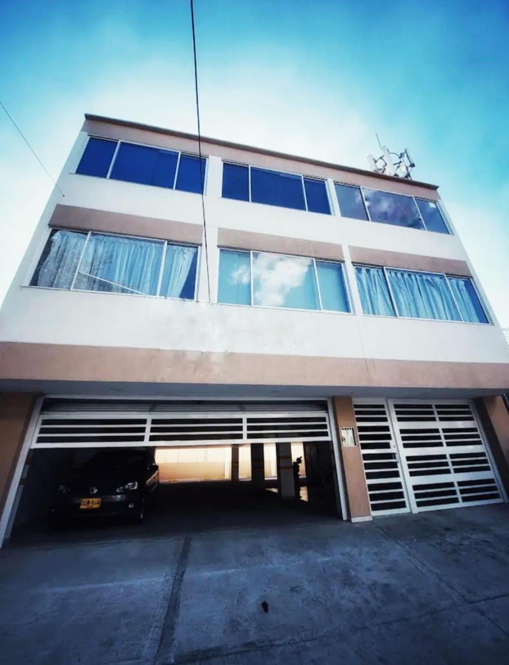 305 La Flora