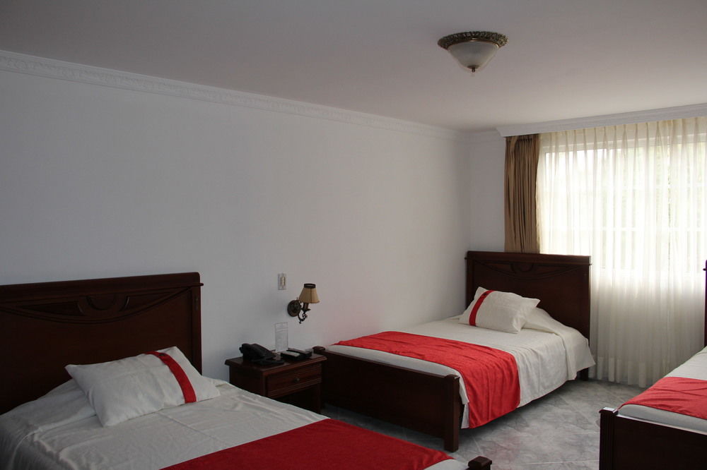 Hotel Azor Versalles 4*