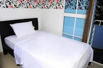 Aparta Jardines Del Caney 3* Cali