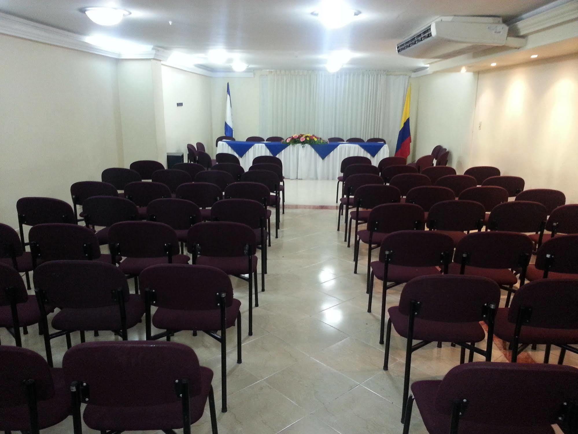 Ayenda Plaza Versalles Hotel 4*
