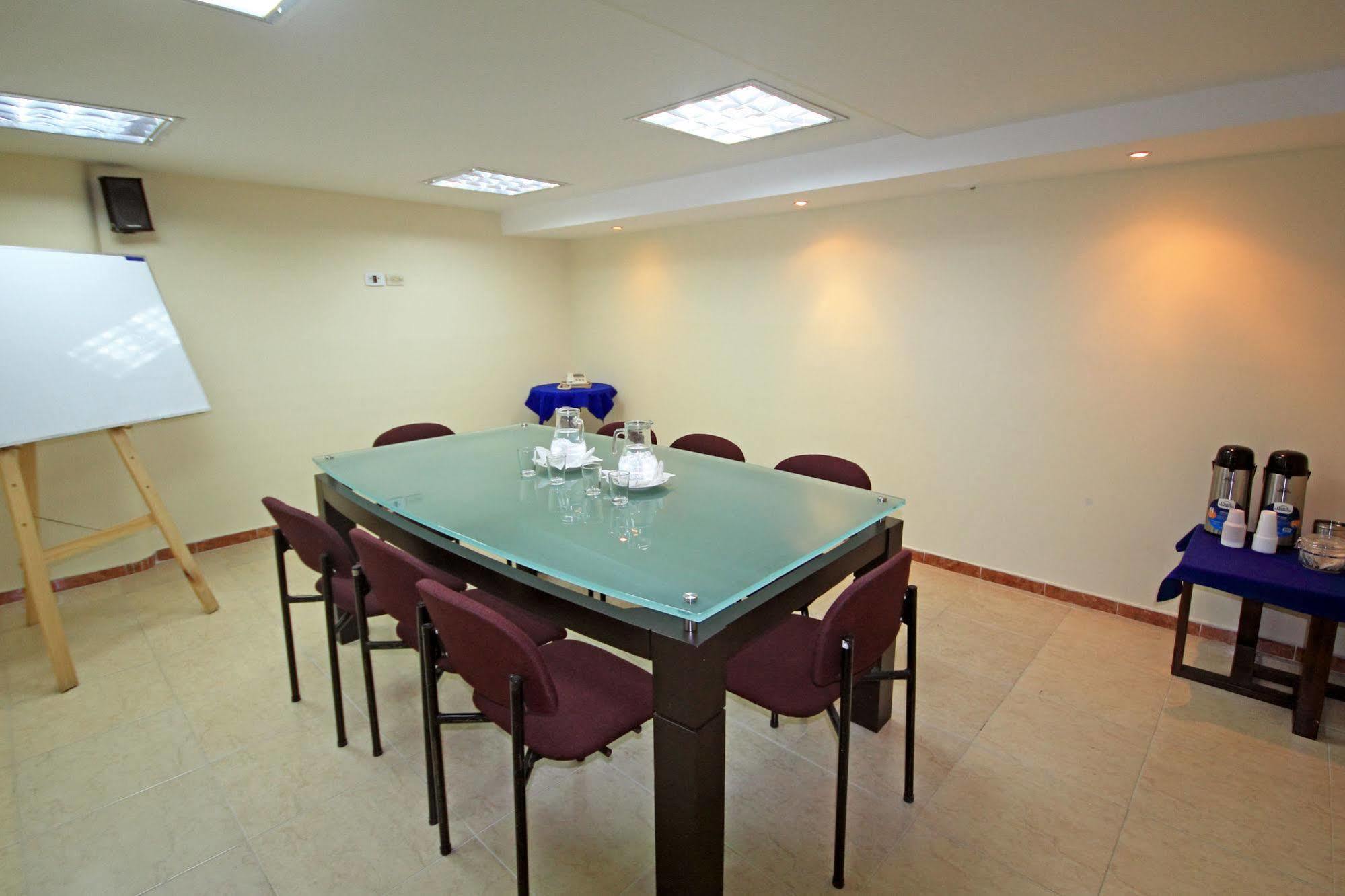 Hotel Ayenda Plaza Versalles