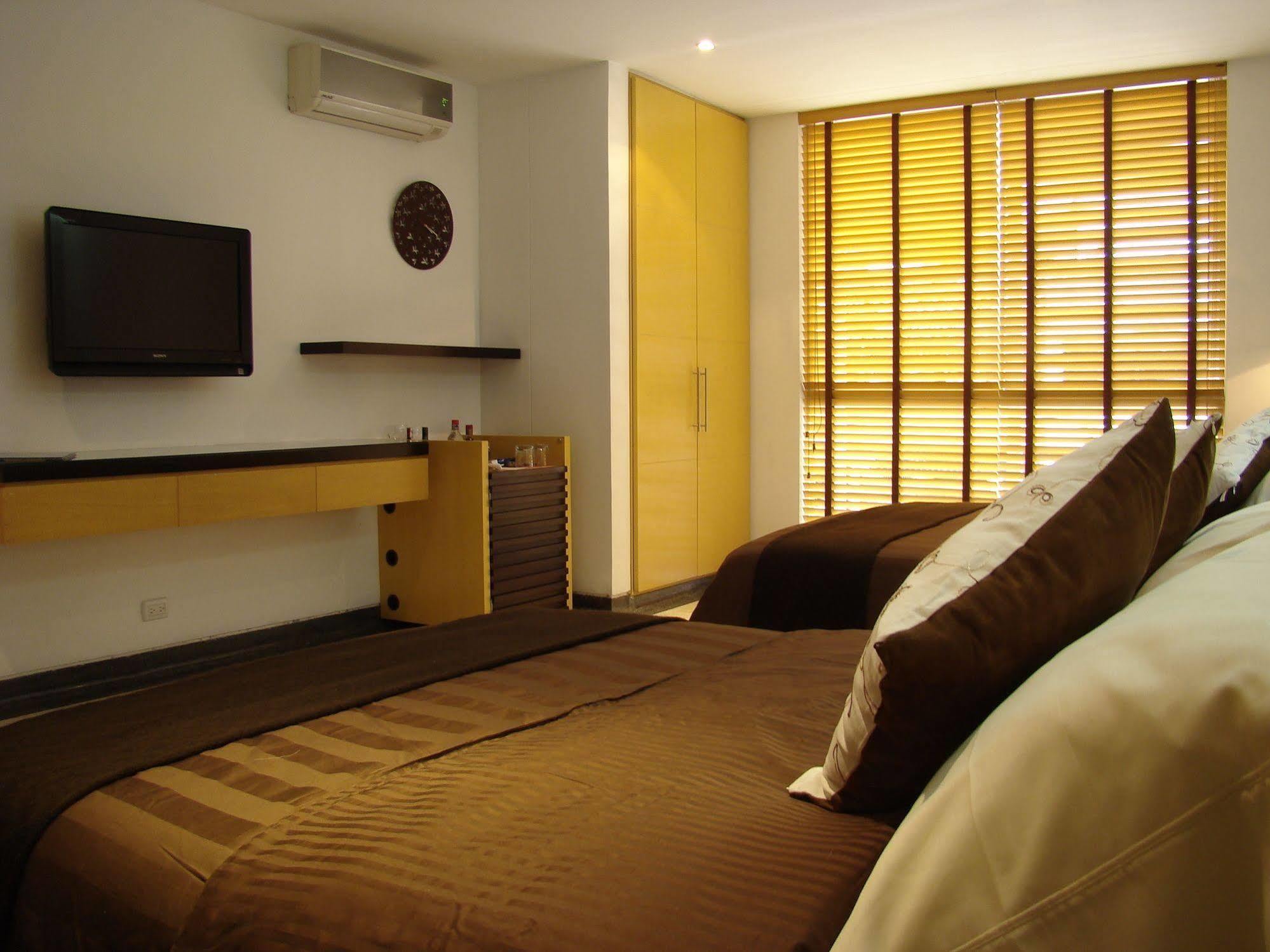 Hotel Ofihotel Versalles