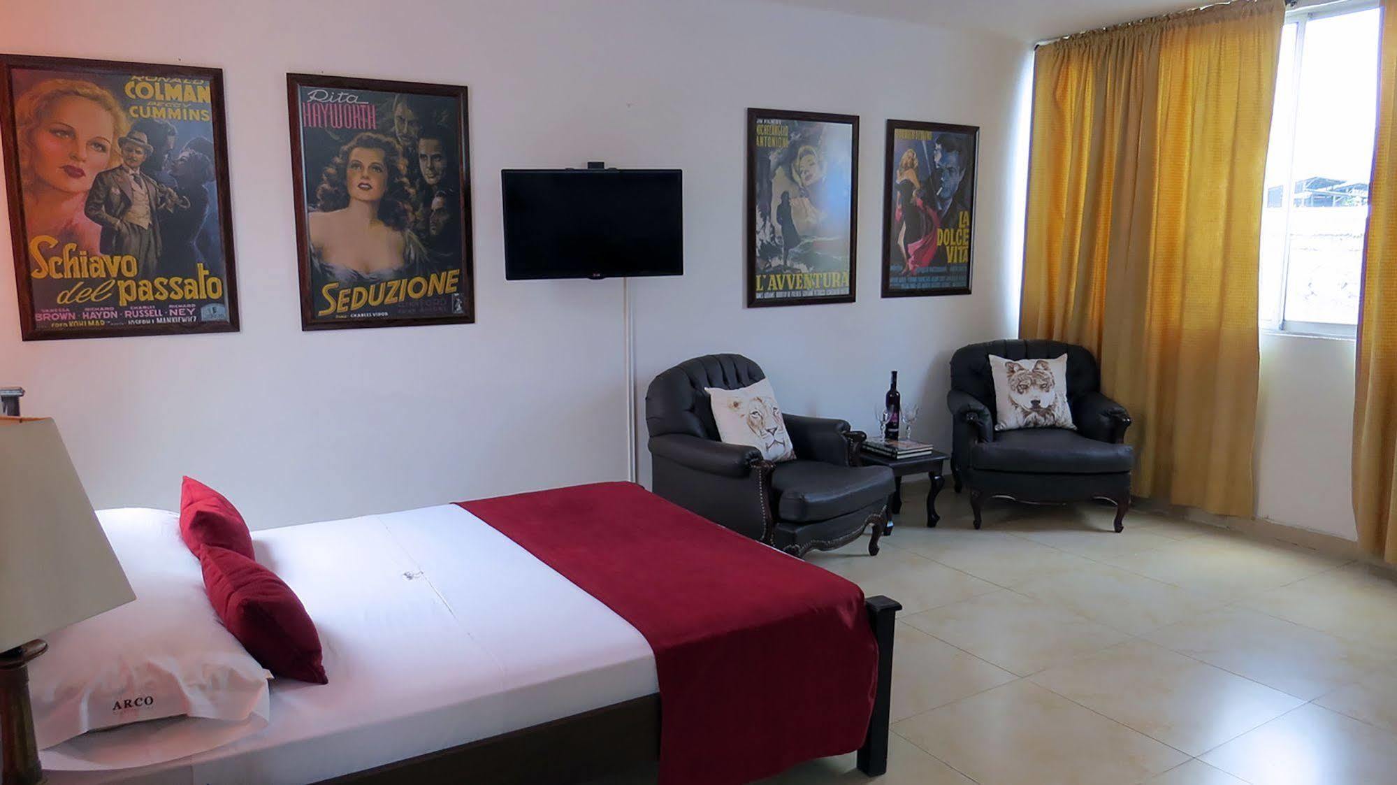 Arco Apartasuites 3* Cali