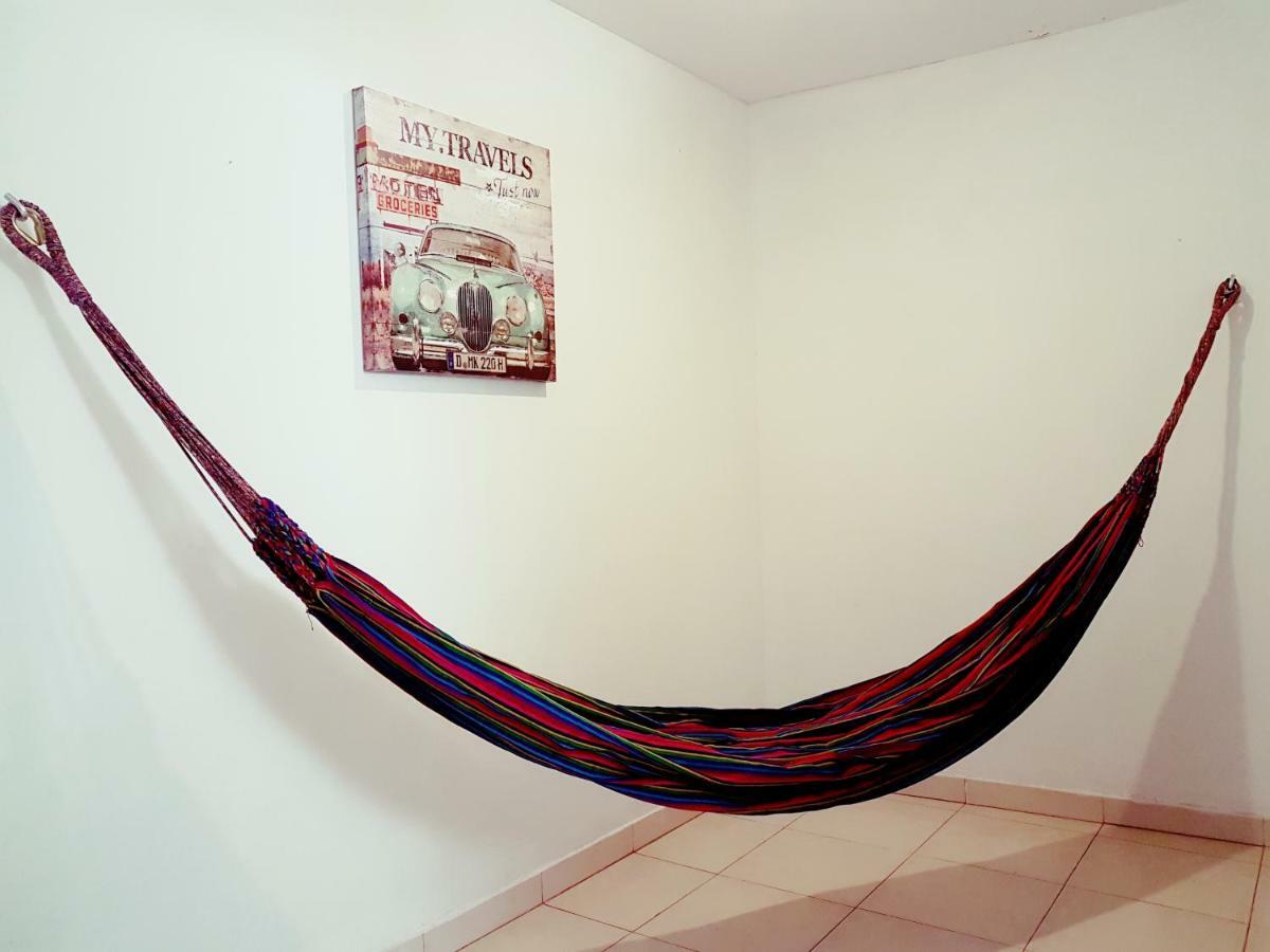 Hostal Pelican Larry