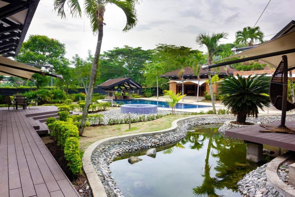 Mansion In For 15 People! Cali