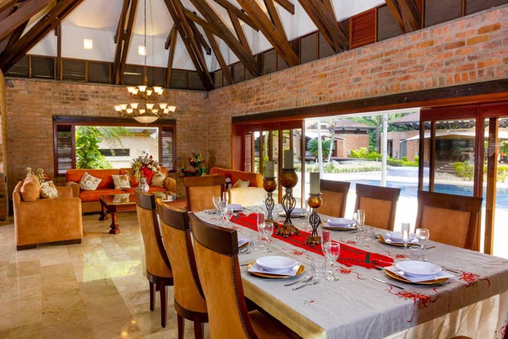 Villa Mansion In For 15 People!