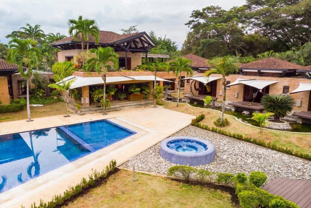 Mansion In For 15 People! Cali