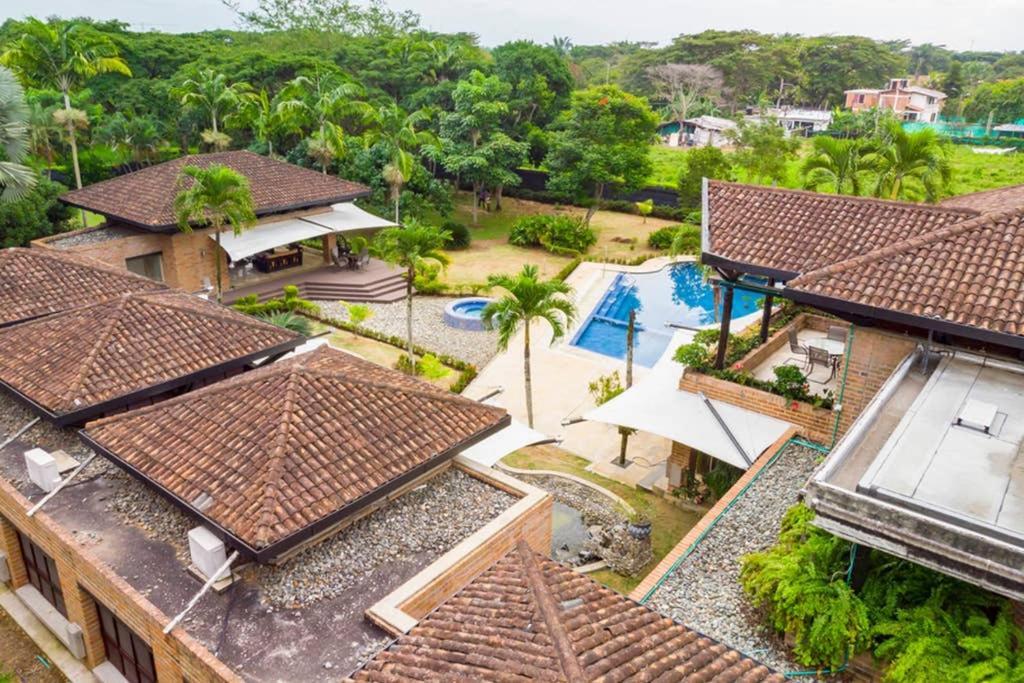 Mansion In For 15 People! Villa *