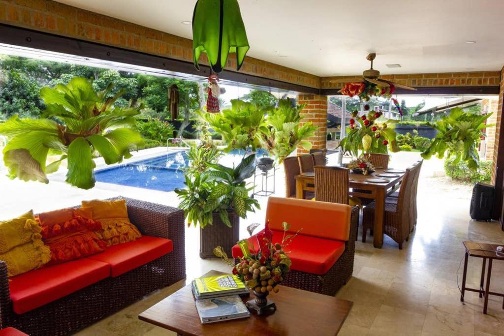 Mansion In For 15 People! Villa *