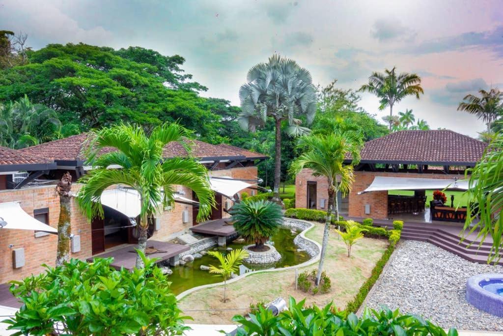 Mansion In For 15 People! Villa *