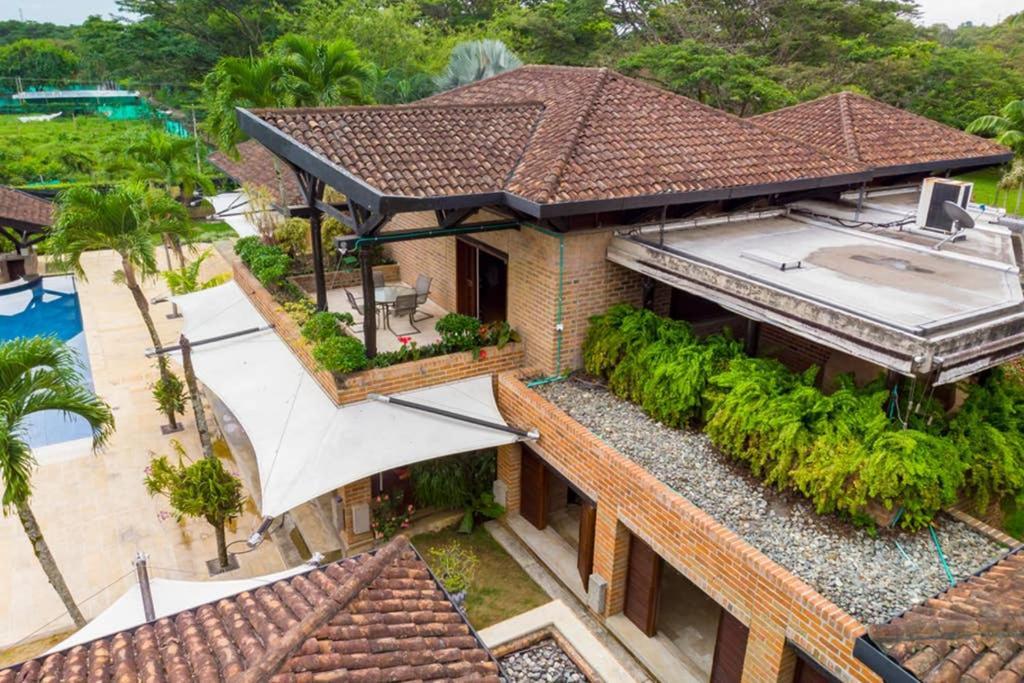 Mansion In For 15 People! Villa