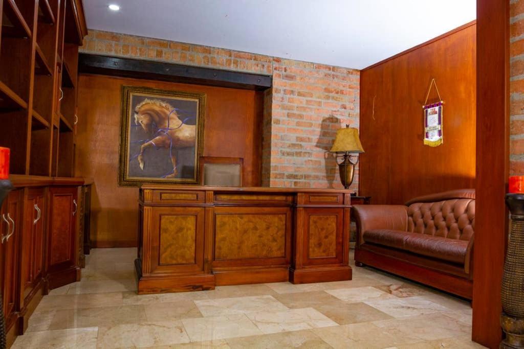 Villa Mansion In For 15 People!